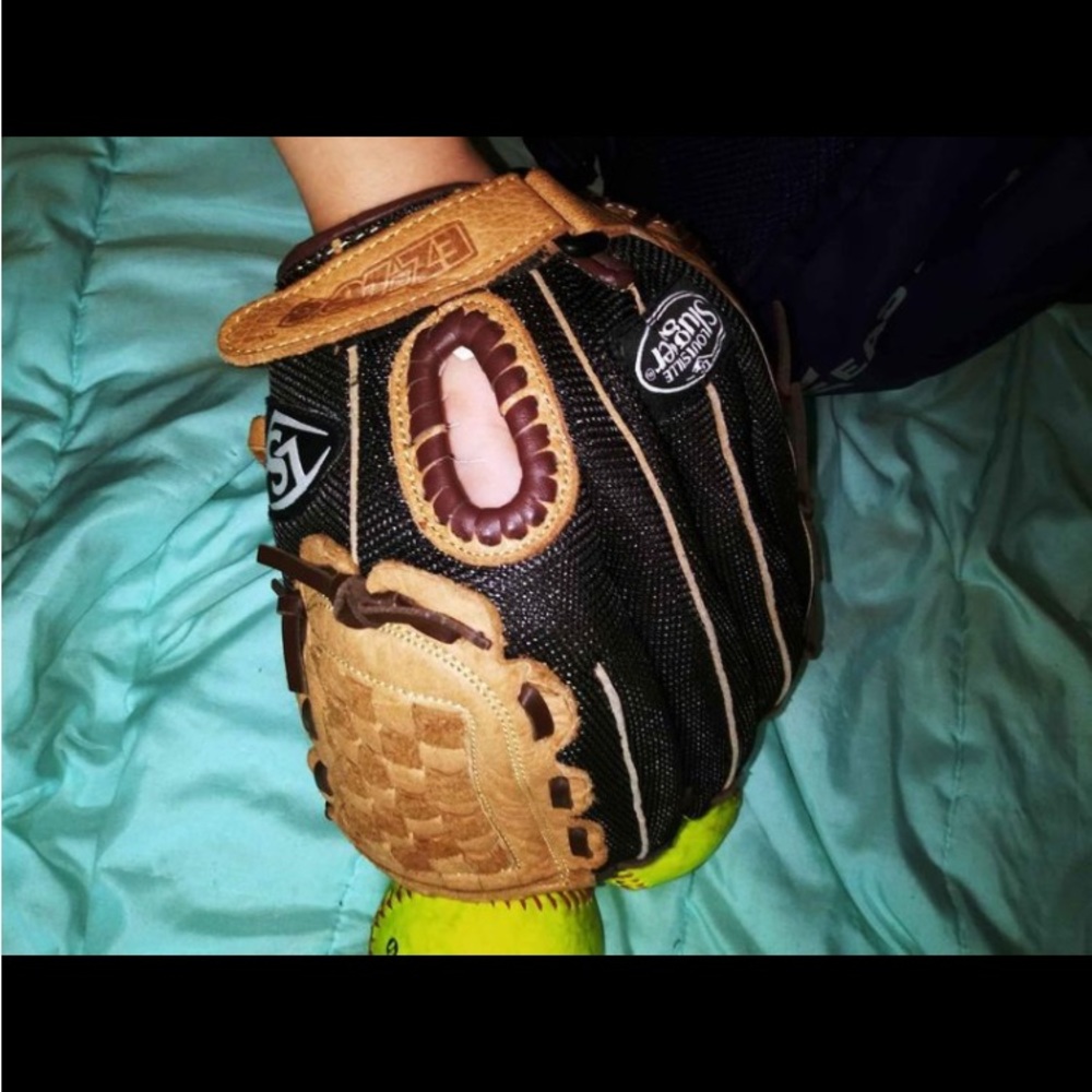 Louisville slugger softball glove